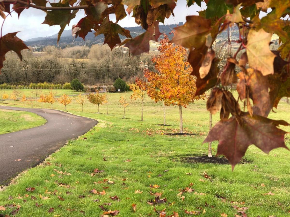 The Setting Inn Willamette Valley Newberg Exterior photo