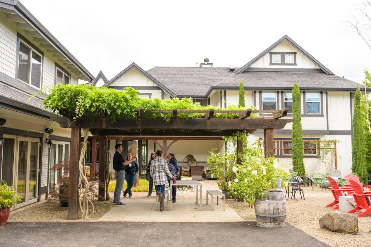 The Setting Inn Willamette Valley Newberg Exterior photo